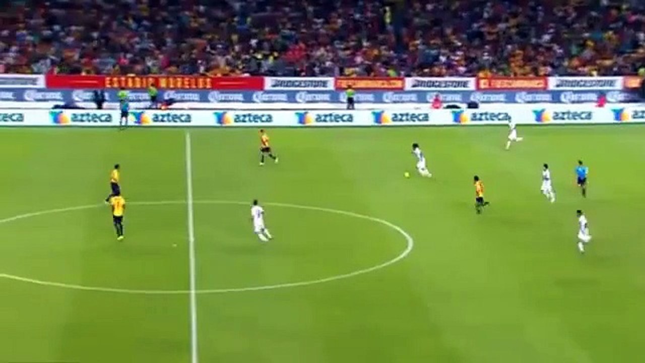 Ronaldinho rate complètement une simulation