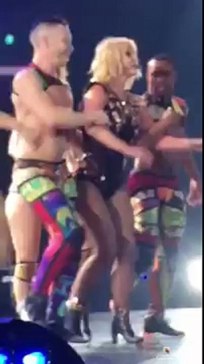 Britney Spears falls on stage Wow must see from front row
