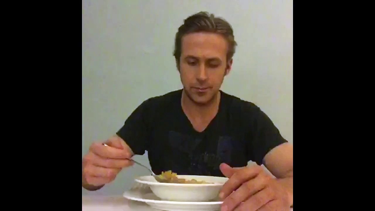 Ryan Gosling mange enfin ses céréales