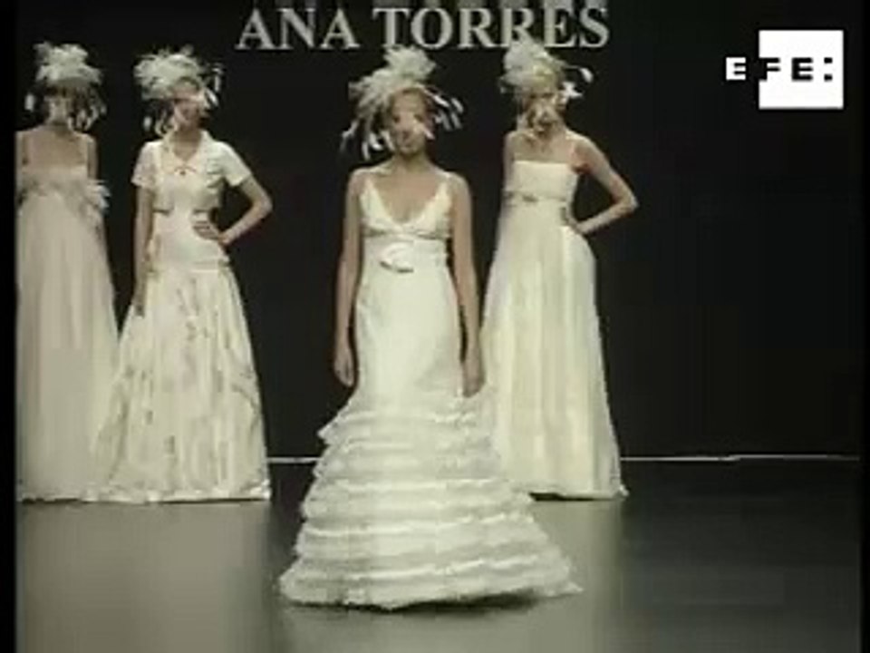 Lo nuevo en vestidos de novia: Plumas, lazos y tejidos vaporosos.