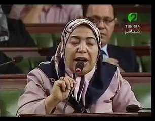 نائبة النهضة تحتج على عدم تمكين المضيفة المحجبة من صعود الطائرة و رئيس المجلس يقطع الكلمة ويصرخ في وجهها