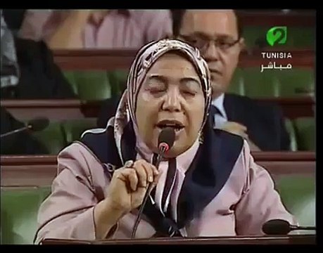 نائبة النهضة تحتج على عدم تمكين المضيفة المحجبة من صعود الطائرة و رئيس المجلس يقطع الكلمة ويصرخ في وجهها