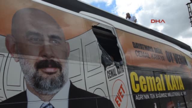 Ağrı Bağımsız Milletvekili Adayı Kaya'ya Miting Sırasında Taşlı Saldırı