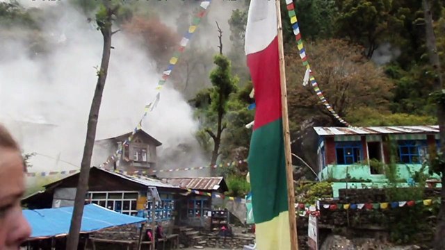 US trekker captures moment of earthquake hitting Nepal village