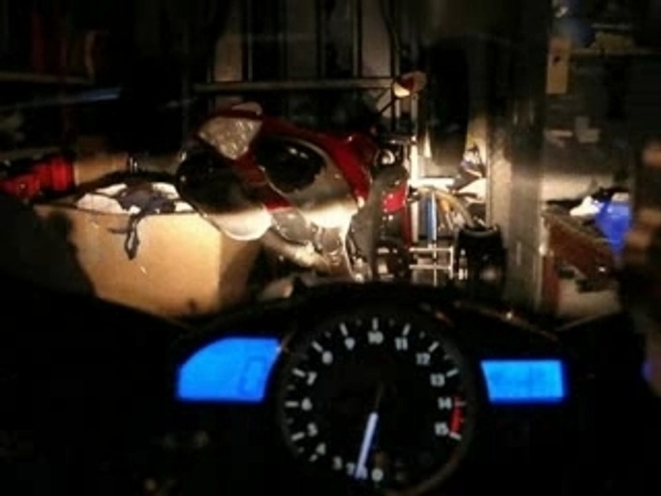 1er essai caméra sur ma r1 2007