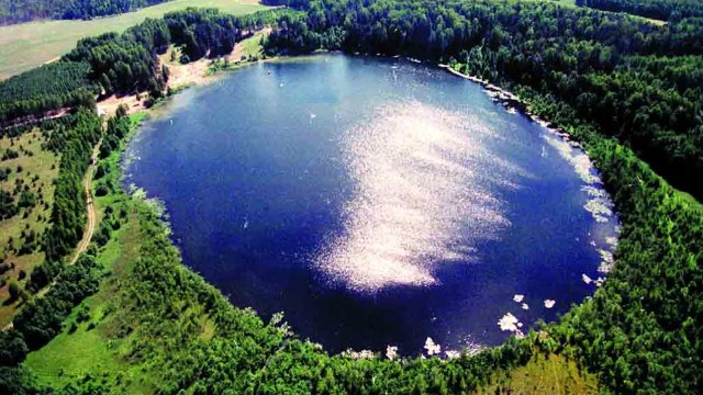 Гляжу в озера синие