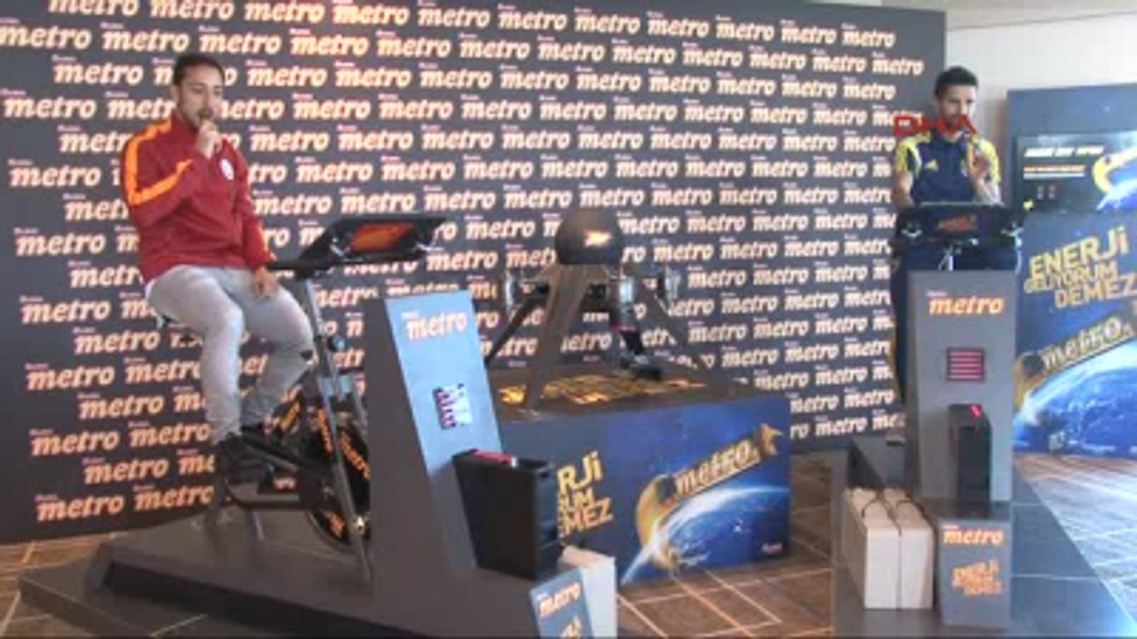 Fenerbahçeli Alper Potuk ile Galatasaraylı Tarık Çamdal Birlikte Dostluk Mesajı Verdiler