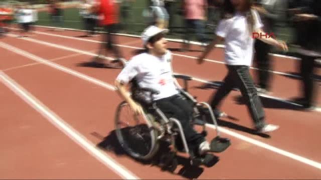 Beşiktaş ve Galatasaray'ın Efsane İsimleri Üsküdar 9.ulusal Özel Sporcular Atletizm Yarışmaları?nda...