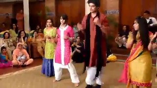 Bachna Ae Haseeno Lo Main Ay Gaya Desi Girls Dance