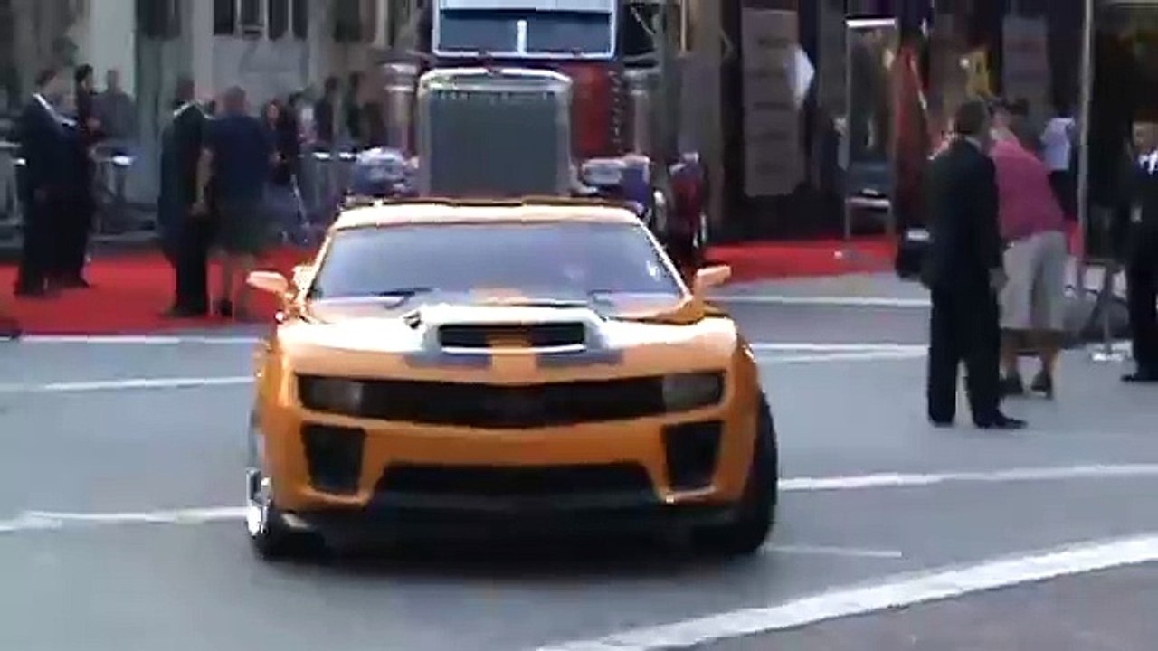 Optimus Prime and Bumble Bee - at Transformers Revenge of the Fallen premiere
