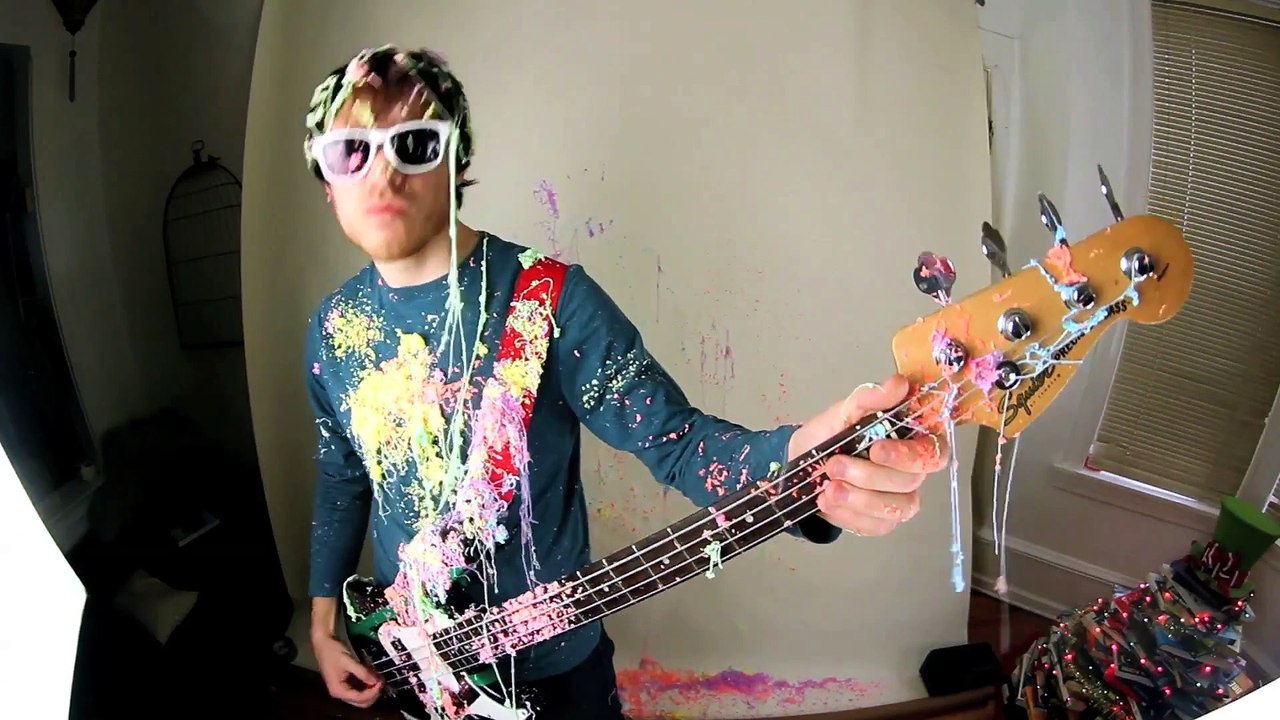 Un morceau de Metallica joué à l'envers dans un clip diffusé à lenvers