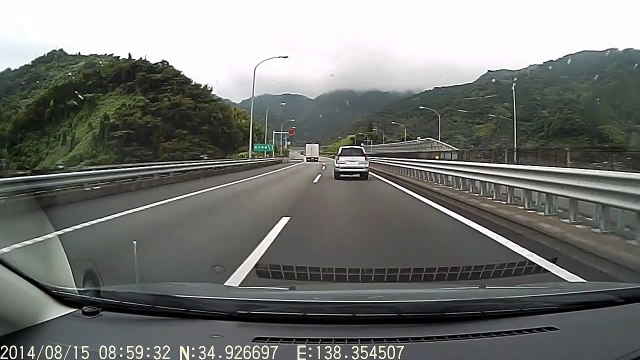 珍しい高速の信号　東名・日本坂ﾄﾝﾈﾙ　ﾚｰﾀﾞ探知機ﾕﾋﾞﾃﾙ警告「長いﾄﾝﾈﾙ」