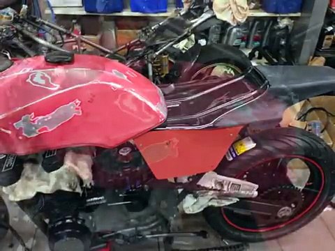 The Ghost Ninja a Kawasaki GPZ 750 cafe racer / street tracker