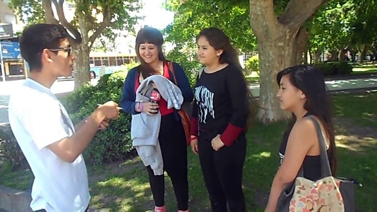 Como conseguir besos facilmente | Retos Chistes Bromas | Machyrshow