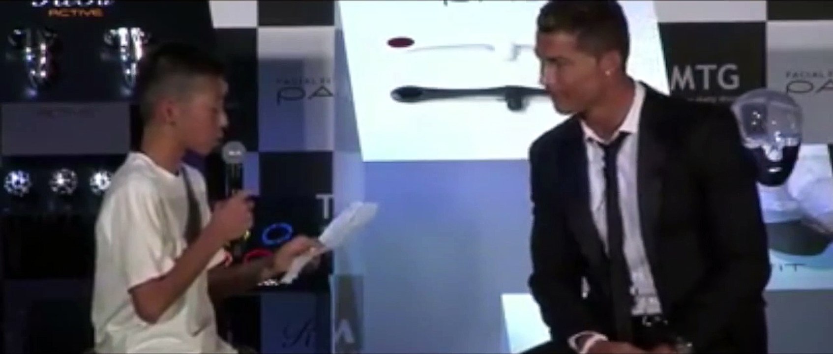 Quand Cristiano Ronaldo soutient un enfant moqué par le public