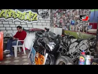 يحول السيارات للوحات «مجنونة» الأسطى وليد «الفنان»: سمكرة ودوكو ورسومات