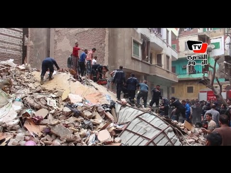 انتشال جثة طفل من تحت الأنقاض بعد انهيار عقار بالعباسية