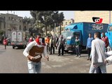 «طلاب ضد الانقلاب» يهشمون زجاج سيارة التليفزيون بجامعة القاهرة