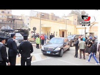 لحظة مغادرة وزير الدفاع ونائبه مقر الكاتدرائية بالعباسية