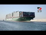 لحظة عبور أكبر سفينة حاويات في العالم بقناة السويس.. ومميش: بشرة خير
