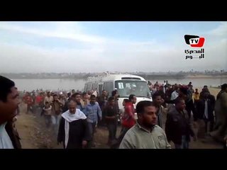 أهالي سوهاج يحتفلون بموكب محلب: «بنحبك يا ريس»