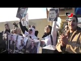 تجمع أنصار مبارك أمام مستشفى المعادي العسكري قبل النطق بالحكم