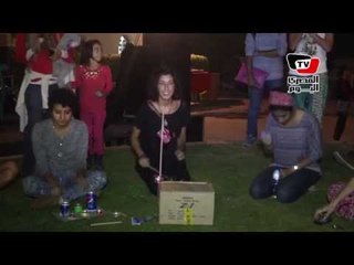 «أنغام النفايات».. حفل موسيقى بمخلفات البحار