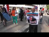 مواطنون بوقفة احتجاجية أمام ماسبيرو للمطالبة بمحاكمات عسكرية للمدنيين