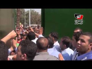 زحام على بوابات جامعة القاهرة بعد مظاهرات «رجعوا التلامذة»