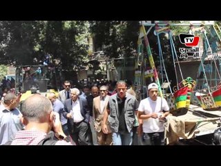 صاحب كشك لمحافظ القاهرة في جولة «الدرب الأحمر»: الرحمة فوق القانون احنا مش في إحتلال