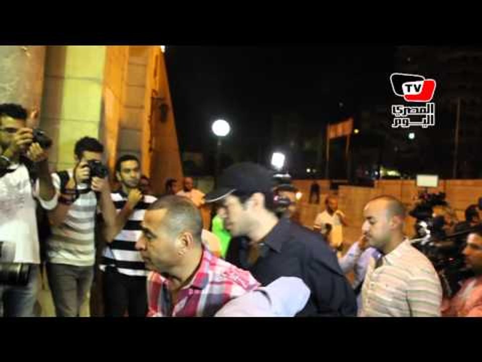 توافد الفنانين على مسجد عمرو بن العاص لتشييع جثمان خالد صالح