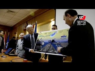 وزير الاتصلات يدشن طابع بريد لقناة السويس الجديدة