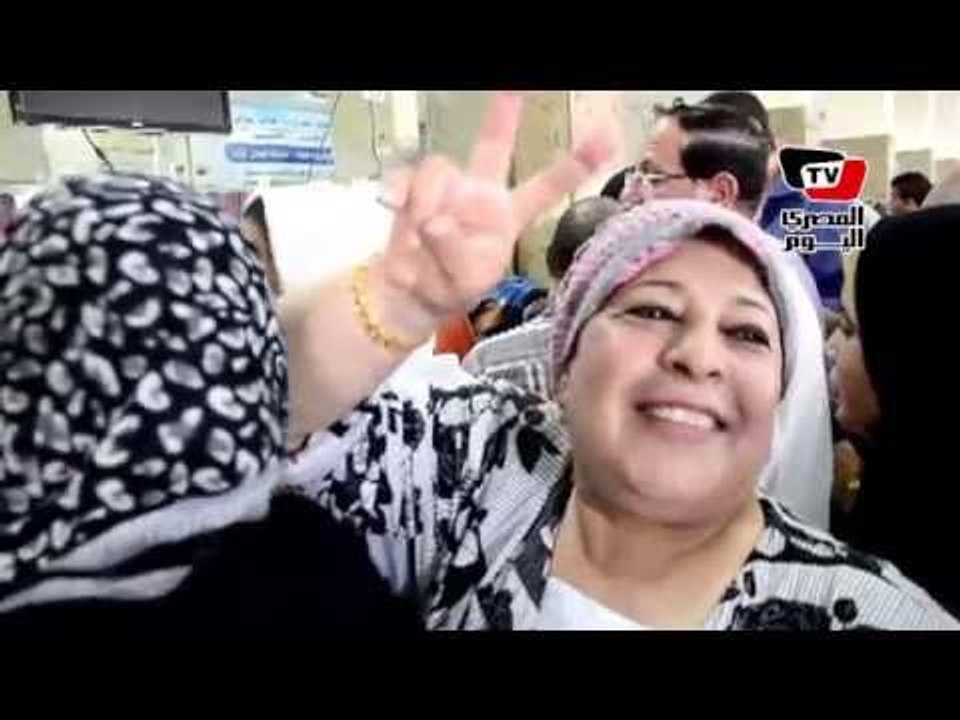 أهالى المنصورة يشترون شهادات إستثمار القناة من مكاتب البريد