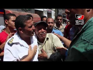 بائع يفترش الأرض باكيا أمام دار القضاء: «تعبت.. عايز أموت»