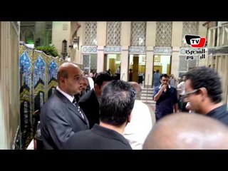 هنيدي ووحيد حامد ونجله في عزاء والد رامز جلال