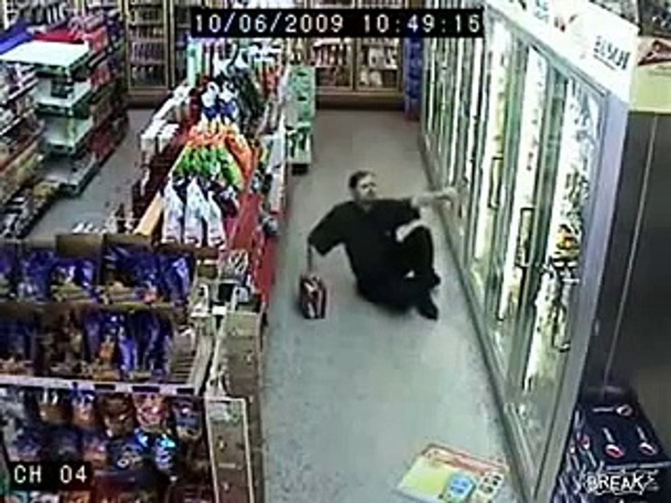 :: Funniest thing you ever seen! /drunk i convenience store! ::