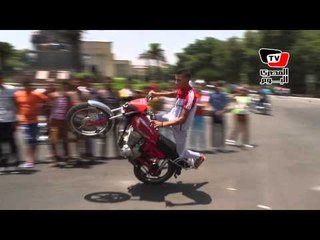 استعراض بالدراجات البخارية احتفالا بالعيد على كوبري قصر النيل