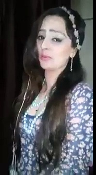 Pakistani actress full zoom selfe