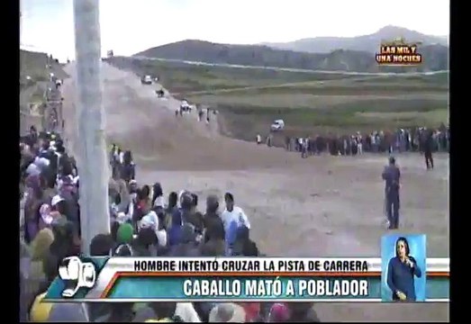 Huancavelica: Hombre fue arrollado por un caballo durante carrera mientras hablaba por celular [VIDEO]