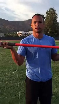 Il arrache la dent de sa petite fille avec un javelot