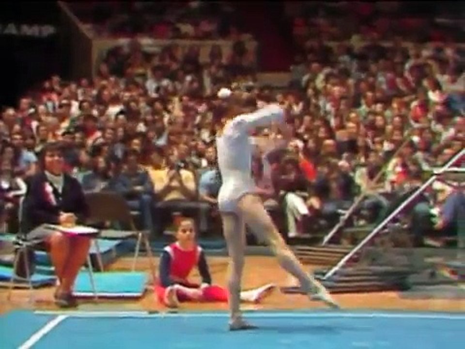 Nadia Comaneci - Floor Exercise - 1976 American Cup - video Dailymotion