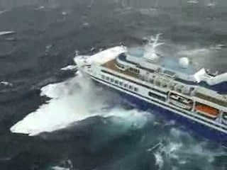 Bateau De Croisière Dans Une Tempête