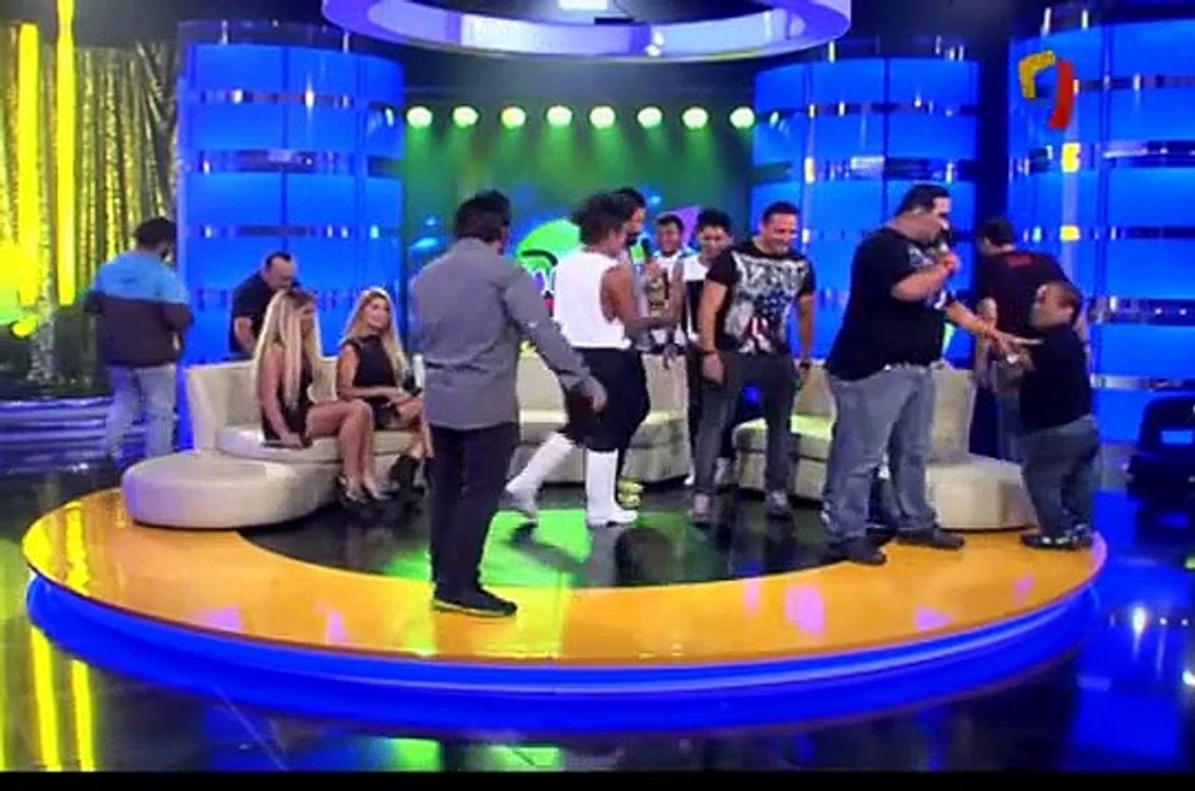 Aldo Miyashiro y La Batería se encuentran con sus dobles en Igualitos (3/5)