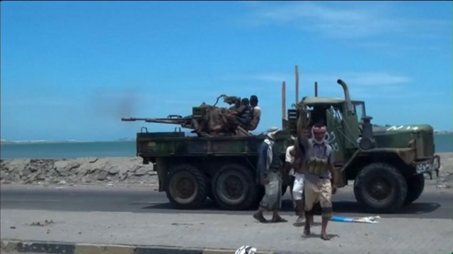 مواجهات عنيفة بين المقاومة الشعبية والحوثيين في المعلا والقلوعـة