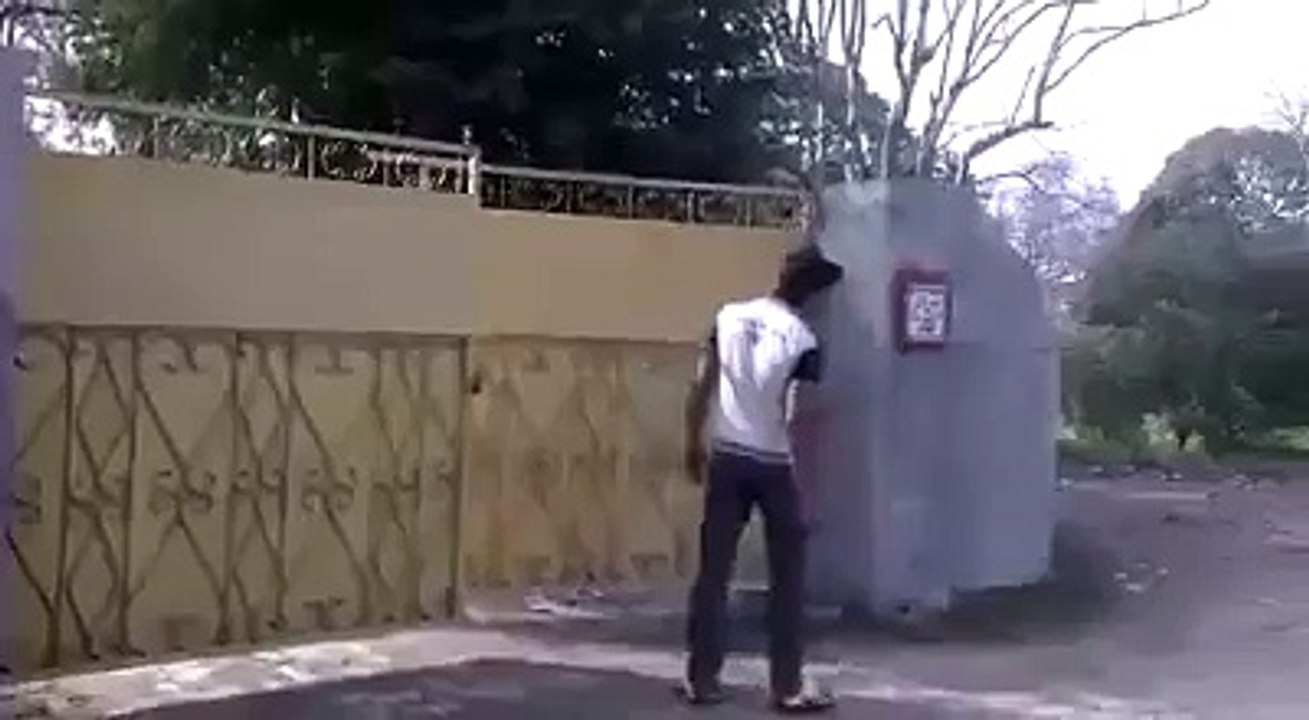 Hilarious Funny Prank With Friend