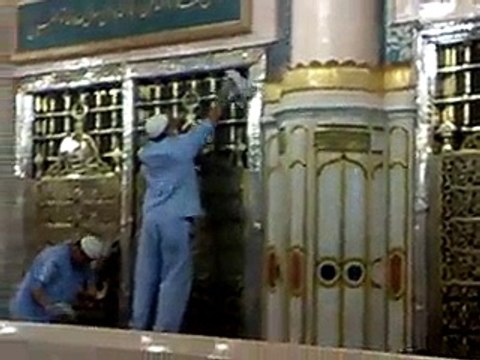 Roza rasool ki jalion ki safai Subhanallah aap ko apni khush naseebi par yaqeen nahi aaye ga