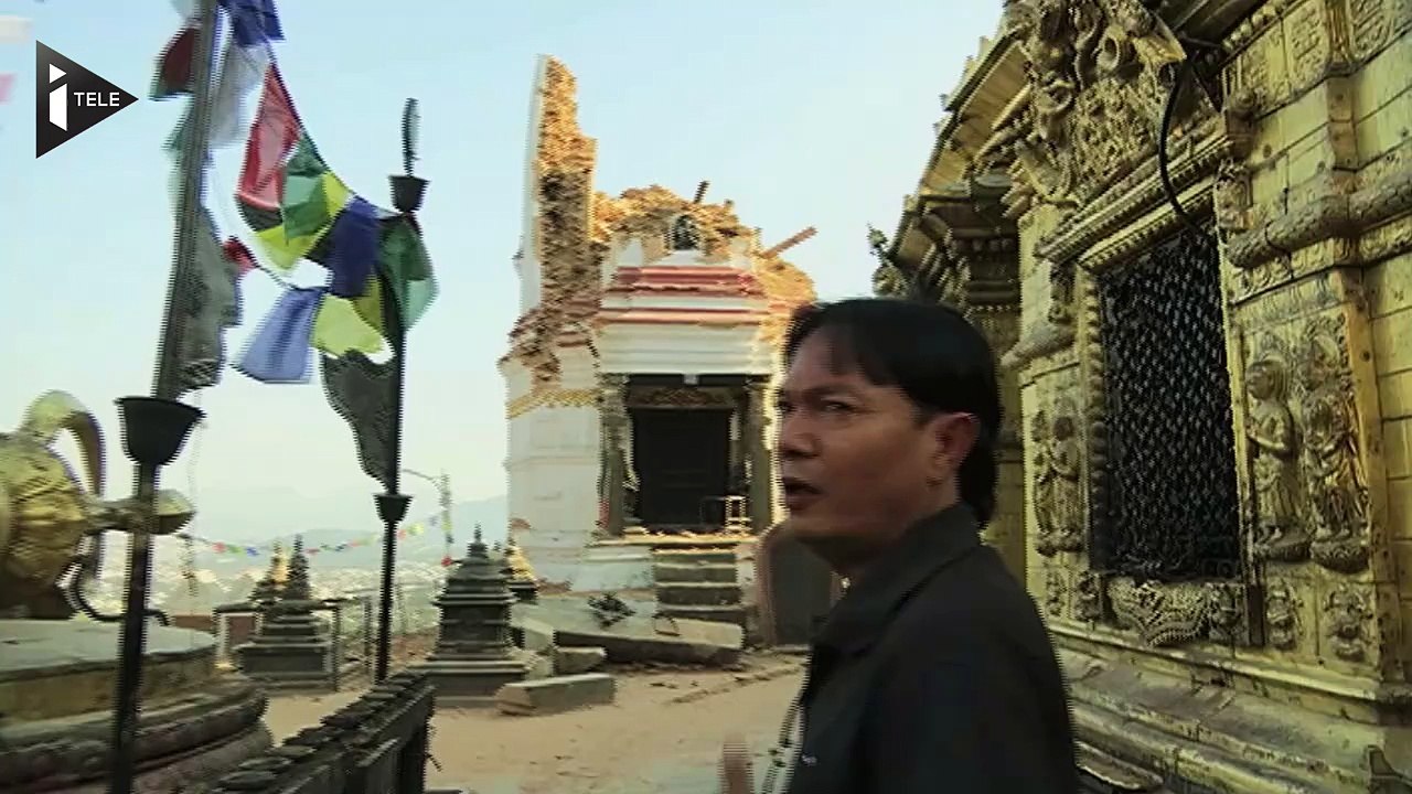 Népal : un commerçant du quartier du temple constate les dégâts