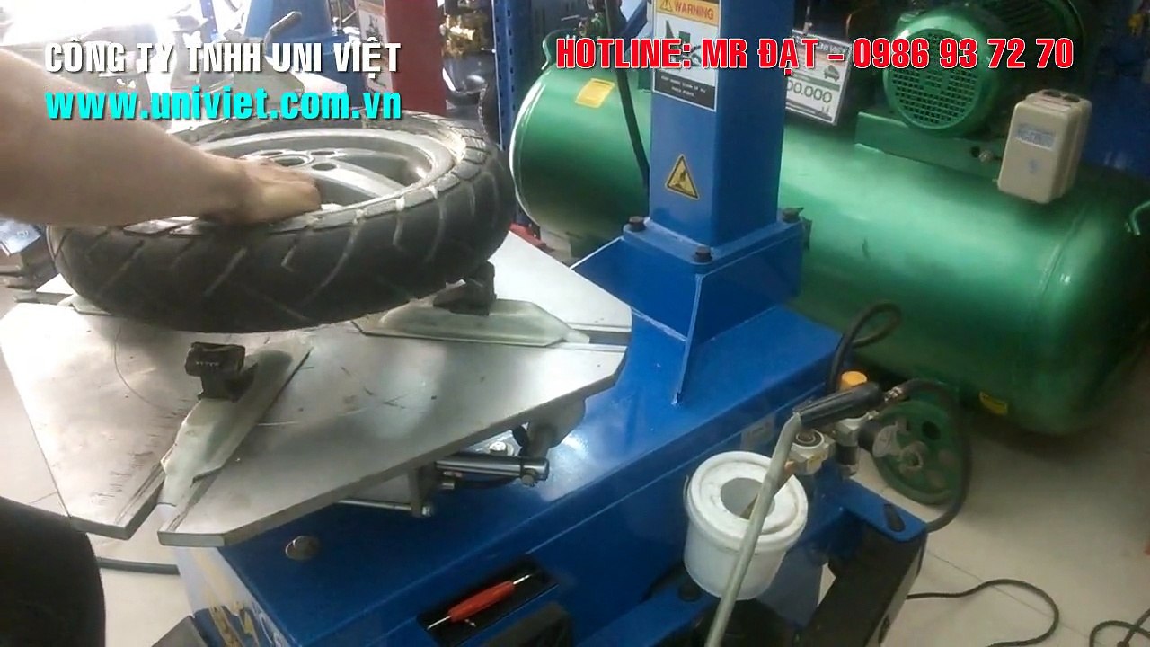 Máy ra vào lốp xe máy, xe tay ga