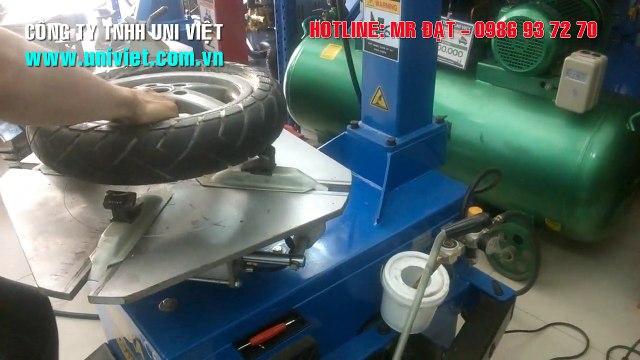 Máy ra vào lốp xe máy, xe tay ga