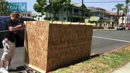 Il construit des maisonettes pour les sans-abris et devient un exemple sur internet